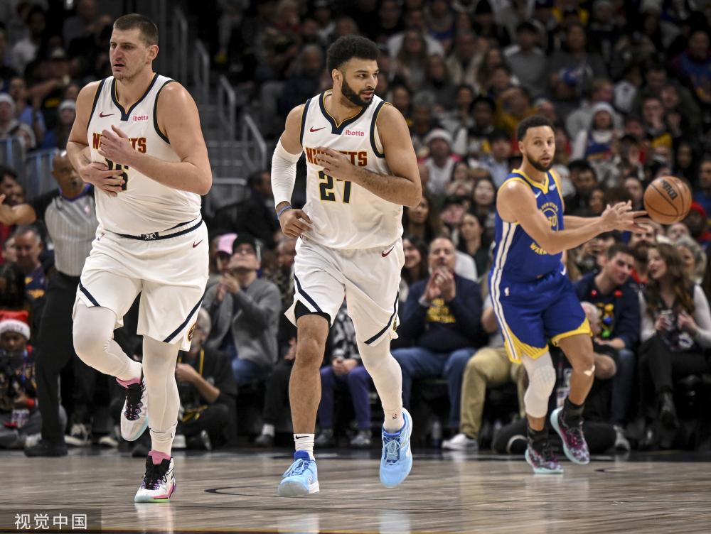 她在第二次 她在第二次