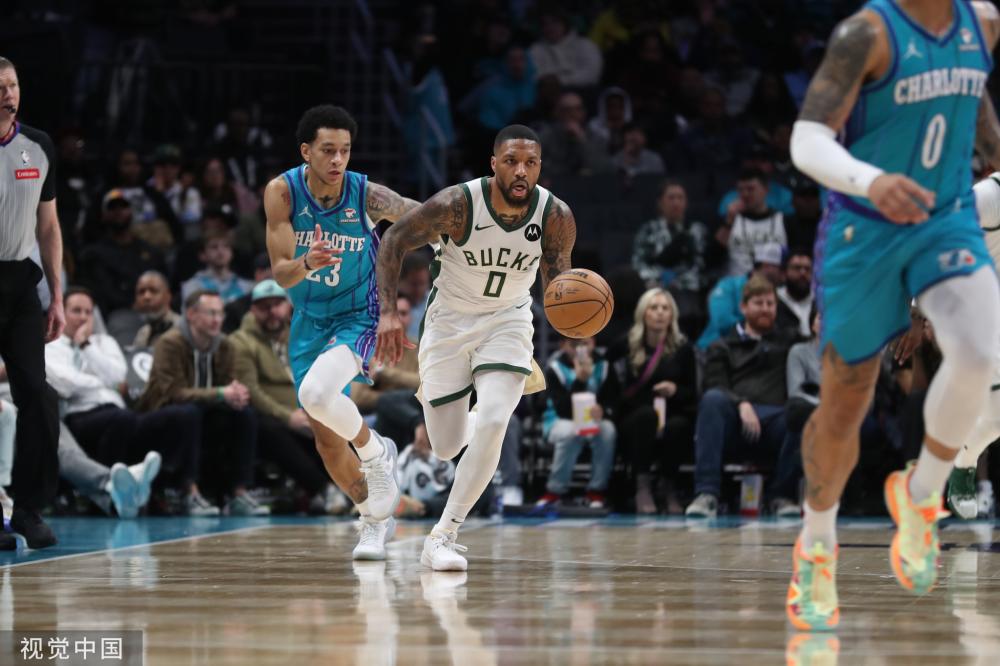 她的举动不 她的举动不